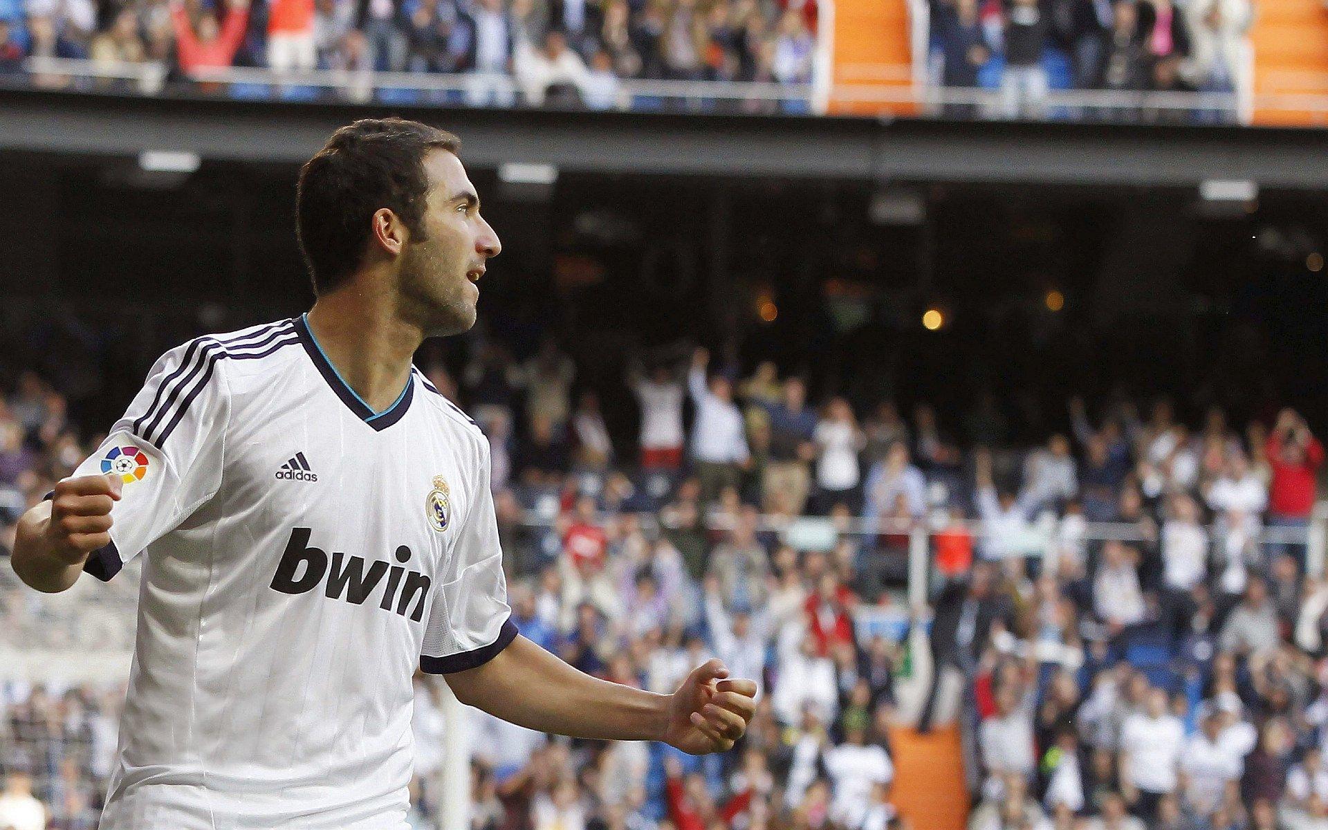 中国花样游泳队巴黎奥运备战进入冲刺阶段，新编排惊艳亮相