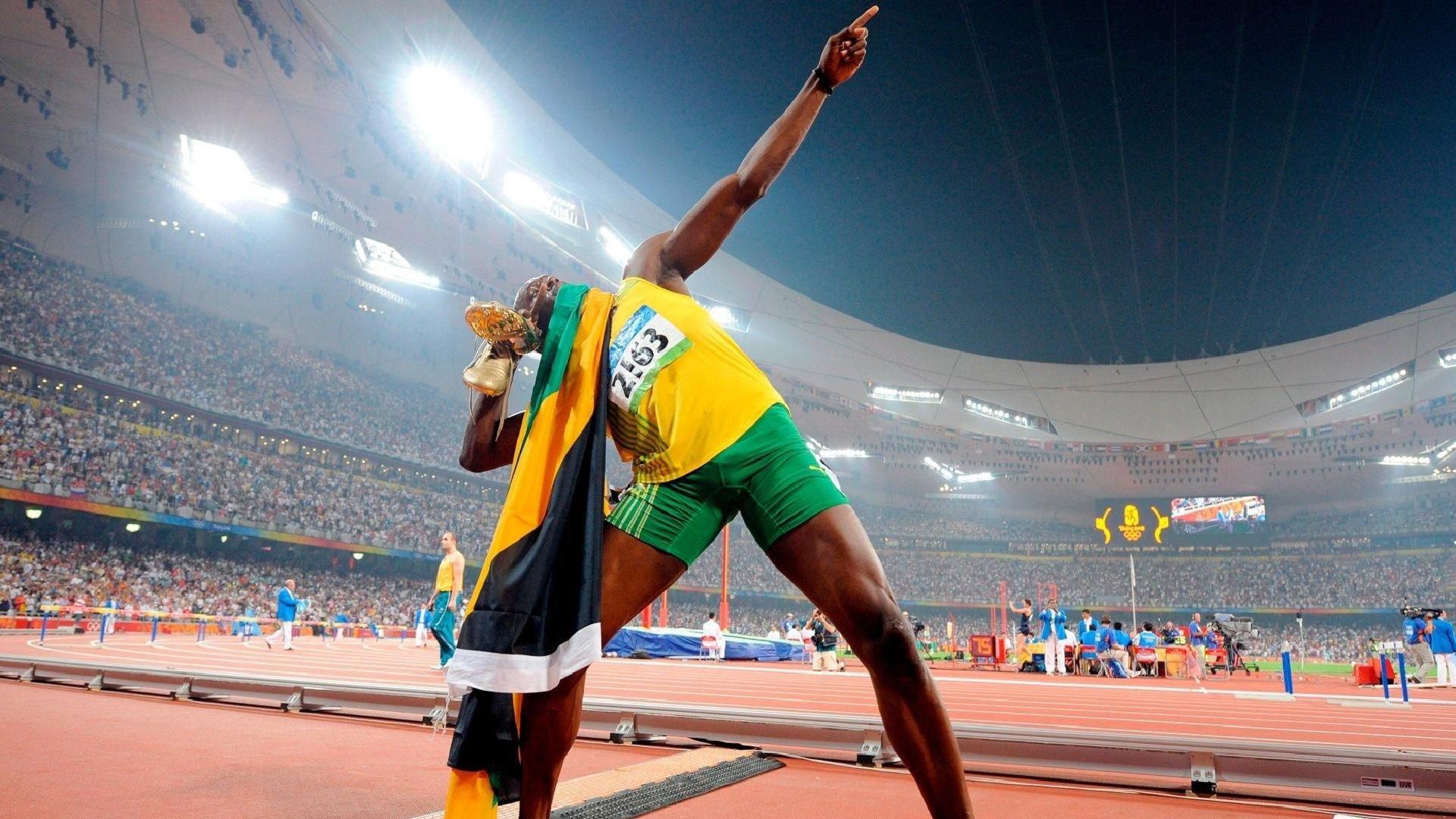 中国小将蝶泳惊艳世锦赛,200米项目摘银创历史