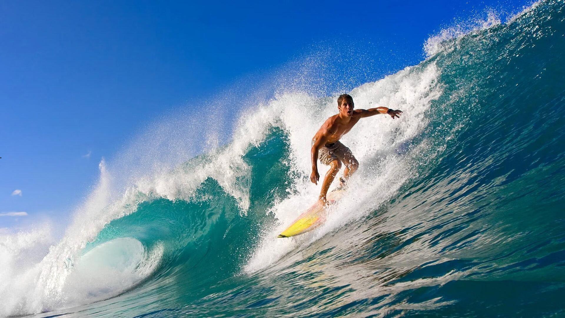 NBA季后赛激战正酣,勇士队逆转取胜,库里再创历史纪录