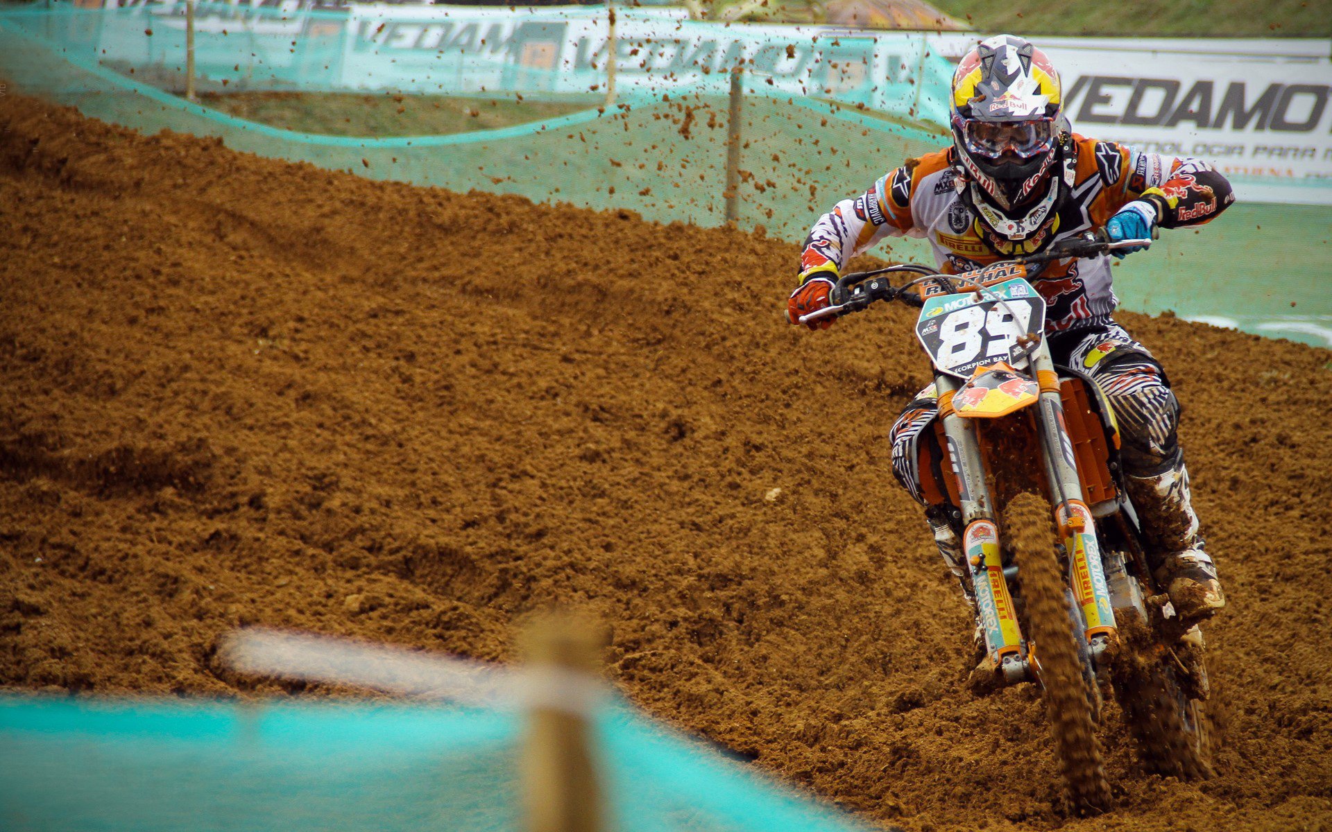 库里再创三分球神话，勇士队逆转取胜锁定季后赛席位